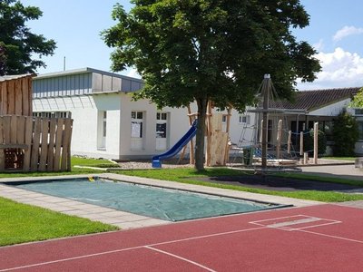 KG Altenrhein mit Spielplatz.jpg